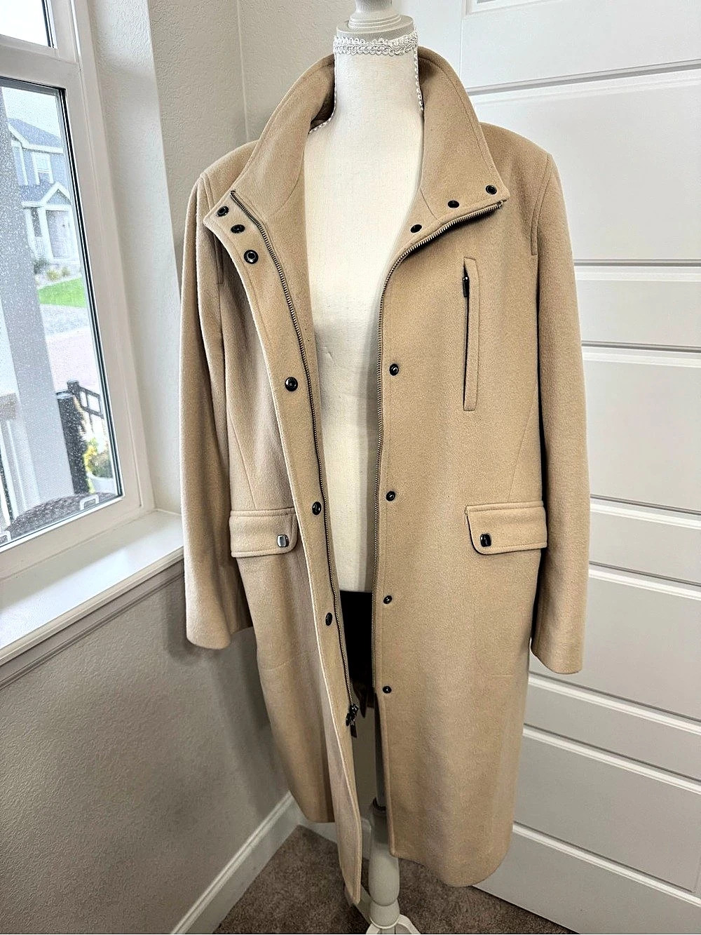 Anne Klein Women's Trench Coat in Camel color Size 12 Like New